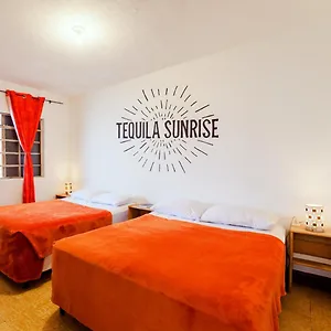 4* מלון Tequila Sunrise